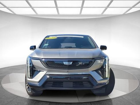 Certified 2025 Cadillac Optiq Sport 2 w/ LPO, Floor Liner Package AWD/4WD image 2