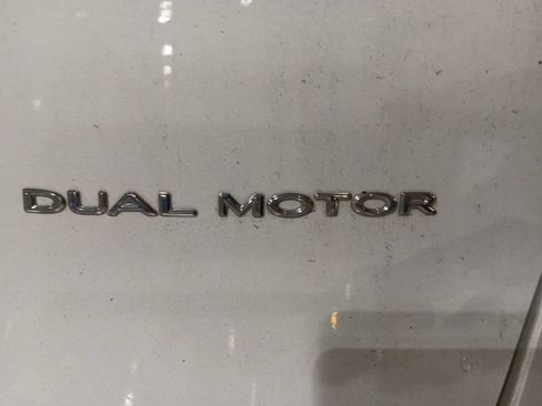 Used 2023 Tesla Model Y Long Range AWD/4WD image 12
