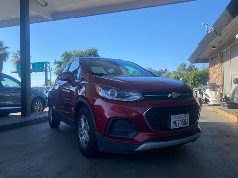Used 2019 Chevrolet Trax LT w/ LT Convenience Package FWD image 25