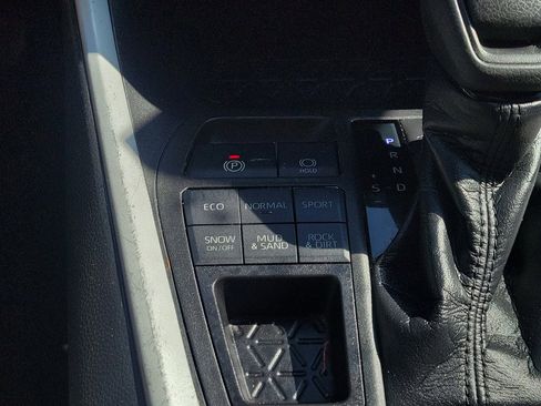 Used 2021 Toyota RAV4 LE image 34