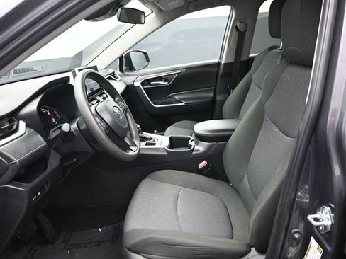 Used 2025 Toyota RAV4 XLE image 9