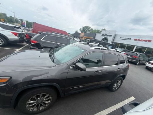 Used 2021 Jeep Cherokee Latitude Lux AWD/4WD image 2