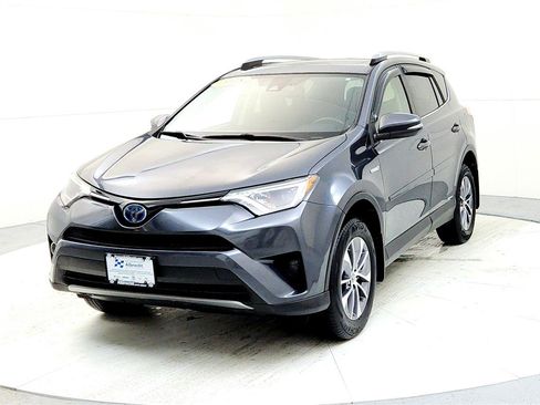 Used 2018 Toyota RAV4 XLE w/ Carpet Mat Package image 2
