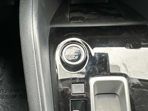 New 2025 Nissan Versa SR w/ Trunk Package image 34