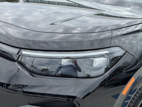 New 2026 Volkswagen Tiguan SE R-Line FWD image 8