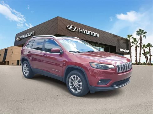Used 2019 Jeep Cherokee Latitude Plus w/ Comfort/Convenience Group image 4