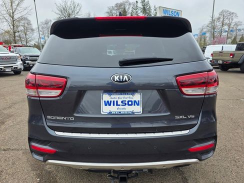 Used 2017 Kia Sorento SX image 4