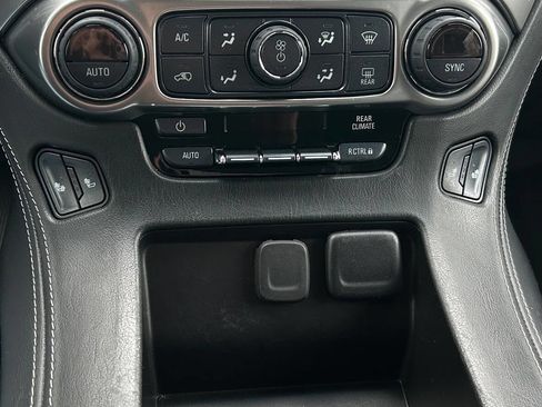 Used 2018 Chevrolet Suburban LT image 13