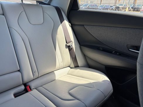 Used 2025 Hyundai Elantra Limited FWD image 39