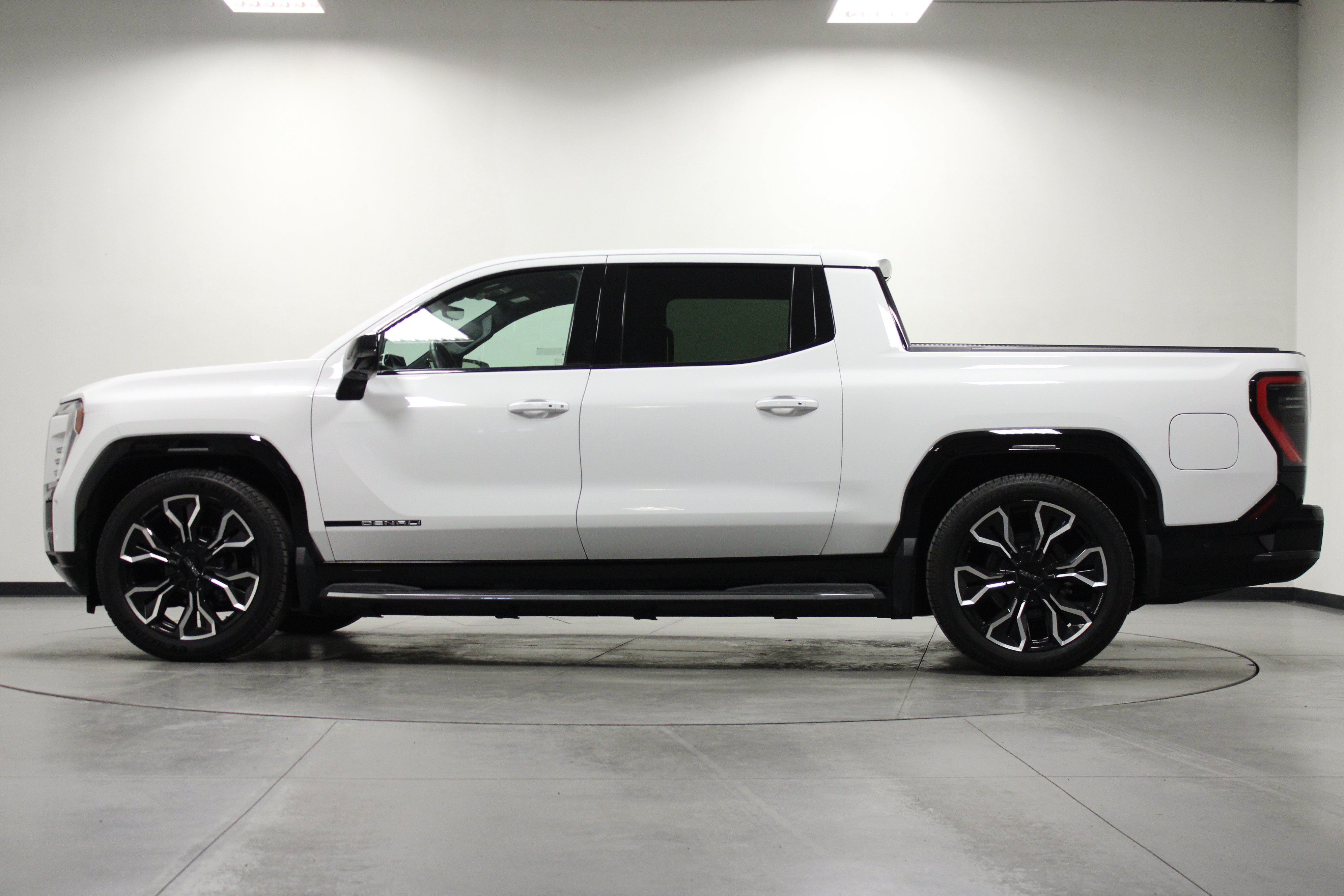 Used 2025 GMC Sierra EV Denali AWD/4WD image 7