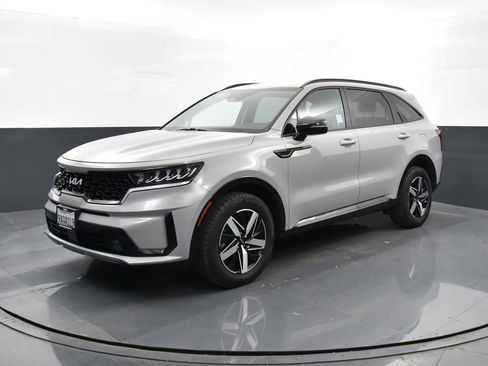 Certified 2022 Kia Sorento EX image 6