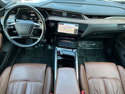 Used 2019 Audi e-tron Prestige w/ Prestige Package image 12