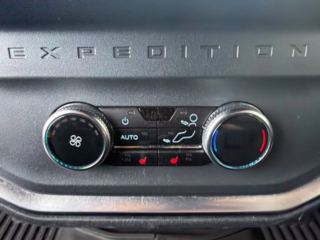 Used 2025 Ford Expedition Platinum w/ Stealth Performance Package AWD/4WD image 23