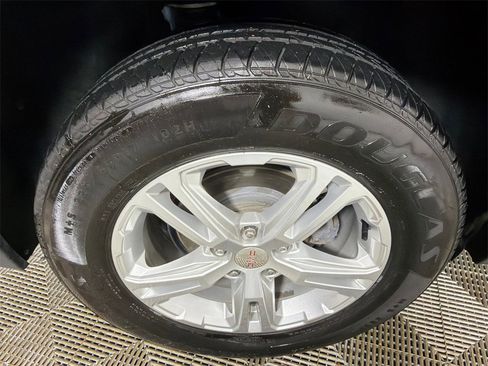 Used 2020 GMC Terrain SLE w/ Driver Convenience Package image 18