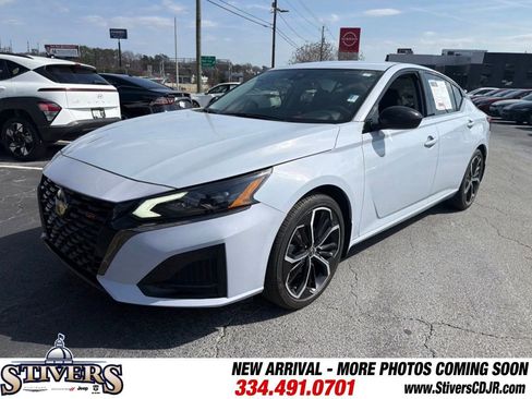 Used 2023 Nissan Altima 2.5 SR image 3