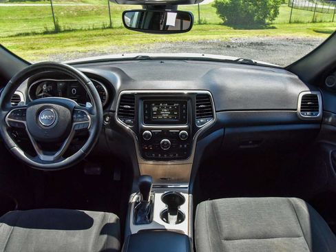 Certified 2017 Jeep Grand Cherokee Laredo w/ Quick Order Package 23E AWD/4WD image 18