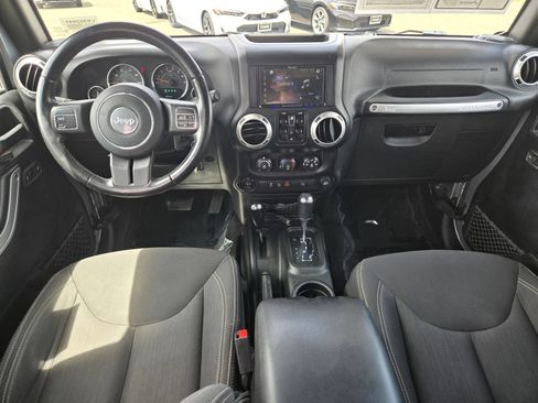 Used 2018 Jeep Wrangler Unlimited Sahara AWD/4WD image 18