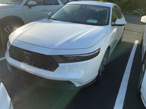 Used 2024 Honda Accord EX image 12