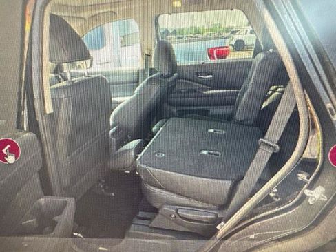 Certified 2025 Nissan Pathfinder Platinum w/ Cargo Package FWD image 6