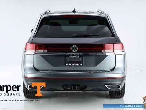 Used 2024 Volkswagen Atlas SE w/ Panoramic Sunroof Package FWD image 8