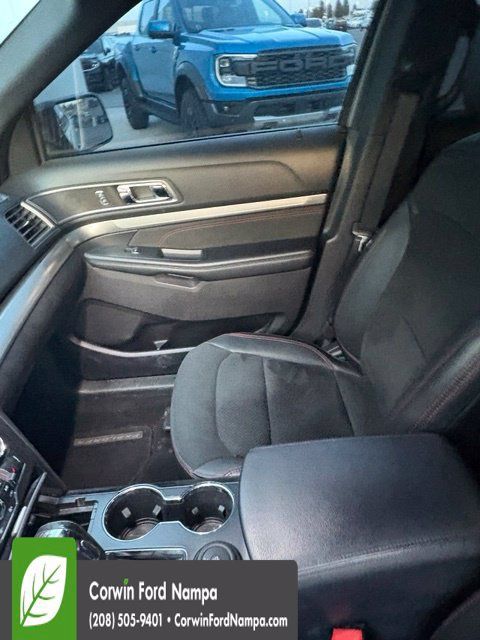 Used 2018 Ford Explorer XLT w/ Equipment Group 202A AWD/4WD image 10