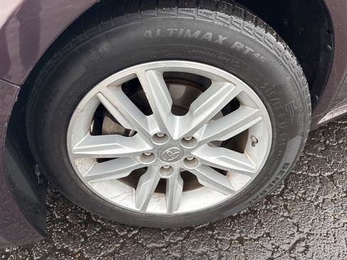 Used 2013 Toyota Avalon XLE image 2