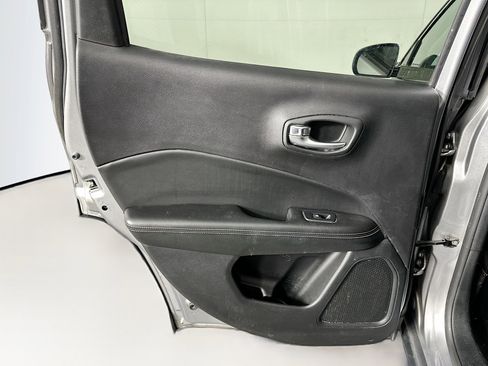 Used 2018 Jeep Compass Latitude w/ Popular Equipment Group image 26