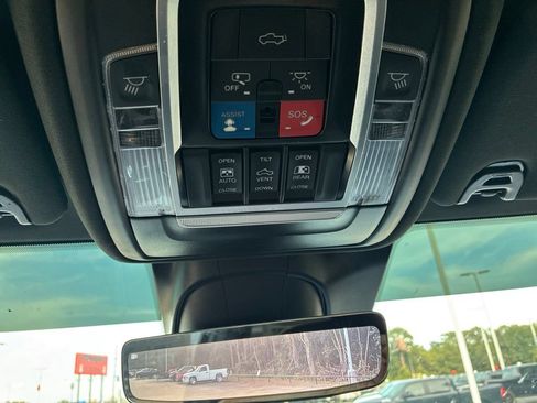 Used 2023 RAM 3500 Limited AWD/4WD image 17