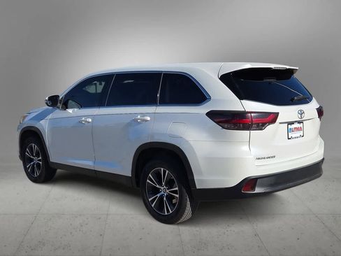 Used 2019 Toyota Highlander LE image 6