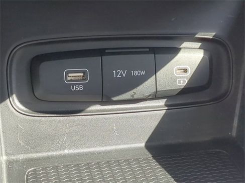 Used 2023 Hyundai Venue SEL image 22