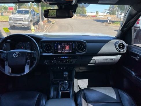 Used 2019 Toyota Tacoma TRD Off-Road AWD/4WD image 13