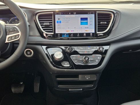 New 2026 Chrysler Pacifica Select image 14