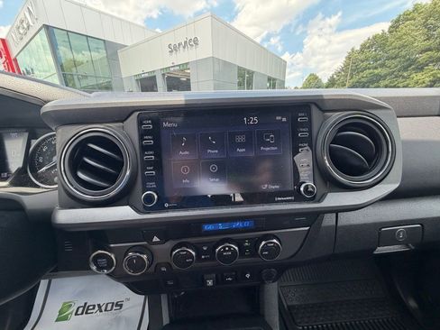 Used 2022 Toyota Tacoma TRD Sport AWD/4WD image 9
