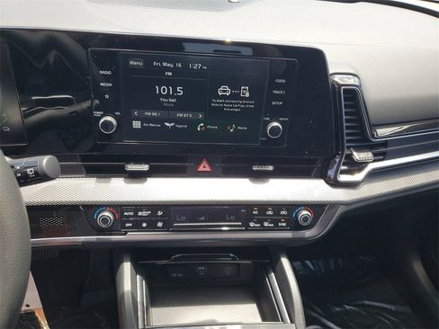New 2025 Kia Sportage LX image 14