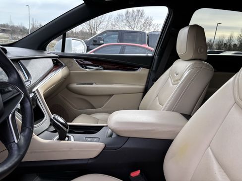 Used 2018 Cadillac XT5 Premium Luxury image 16