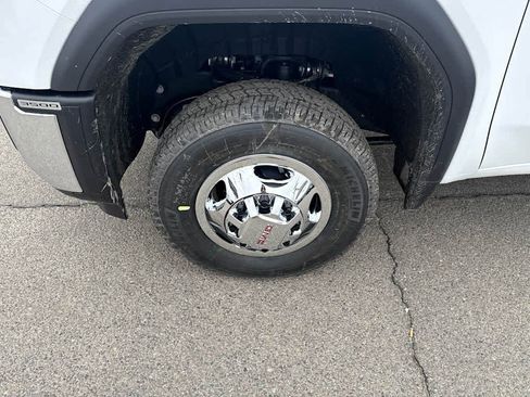 New 2026 GMC Sierra 3500 SLE w/ SLE Convenience Package image 9