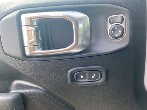 New 2025 Jeep Gladiator Sport image 19