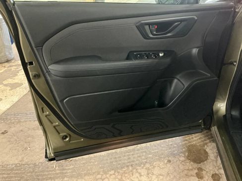 Certified 2025 Subaru Forester Premium AWD/4WD image 16