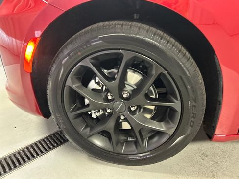 New 2027 Chrysler Pacifica Select FWD image 9