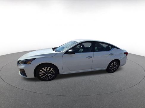 Used 2025 Nissan Altima 2.5 SV image 4