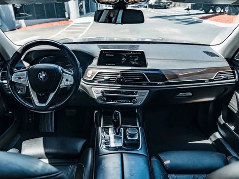 Used 2022 BMW 740i xDrive w/ Premium Package image 19