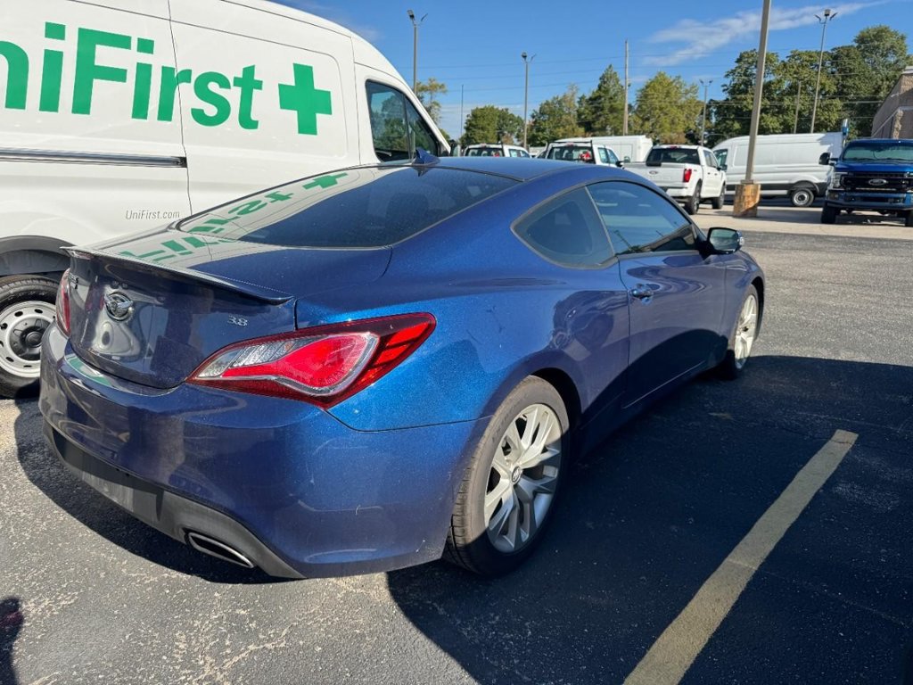 Used 2016 Hyundai Genesis 3.8 RWD image 4