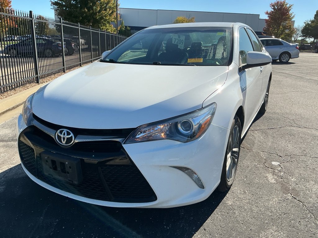Used 2017 Toyota Camry SE FWD image 2
