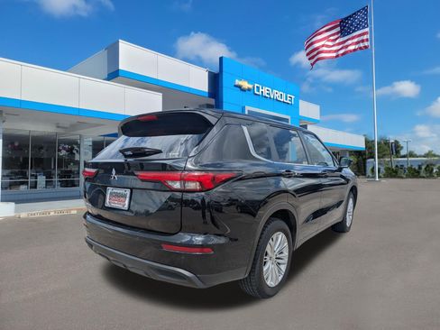 Used 2024 Mitsubishi Outlander ES AWD/4WD image 3