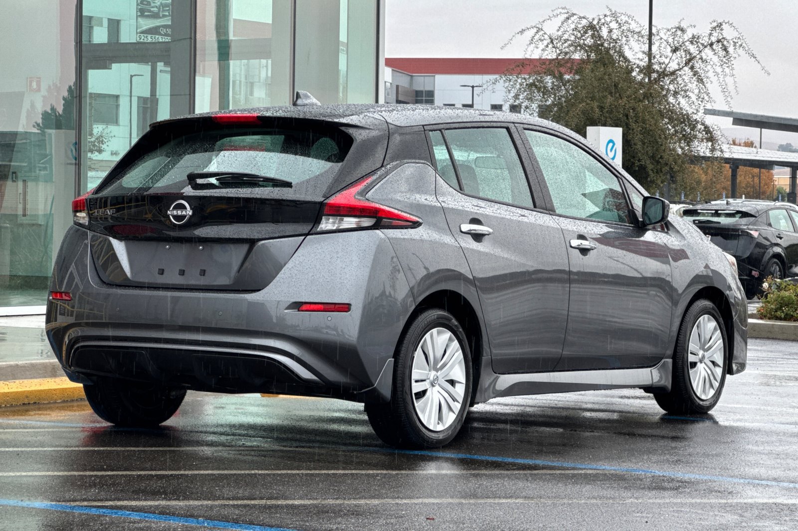Used 2025 Nissan Leaf S FWD image 4