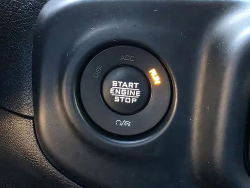 Used 2021 Jeep Gladiator Sport image 16