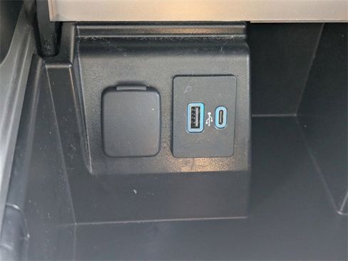 Used 2022 Ford Explorer Limited w/ Equipment Group 301A image 30