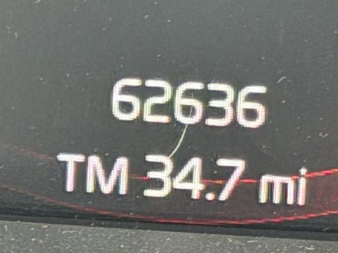 Used 2020 Volvo XC40 T5 R-Design image 3