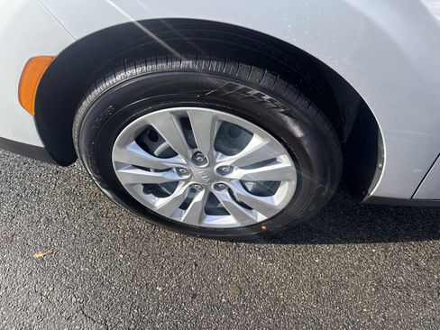 Used 2020 Kia Soul LX image 12