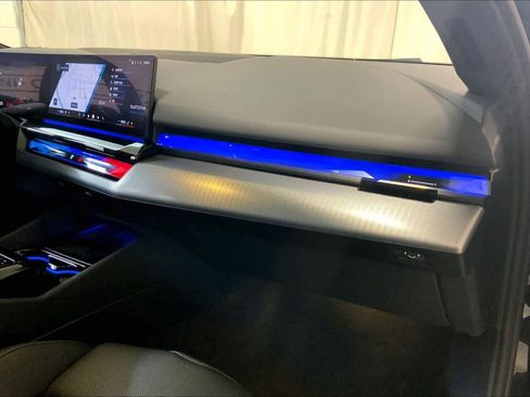 Certified 2025 BMW M5 w/ Executive Package image 38